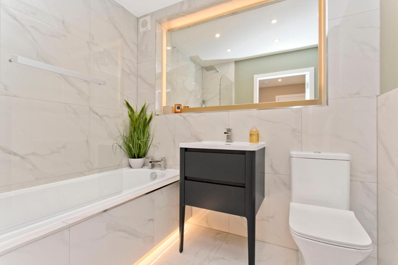 Modern City Centre 2 Bedroom 2 Bathroom Apartments, Main Door Ground With Private Parking 에든버러 외부 사진