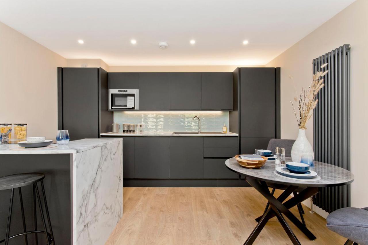Modern City Centre 2 Bedroom 2 Bathroom Apartments, Main Door Ground With Private Parking 에든버러 외부 사진